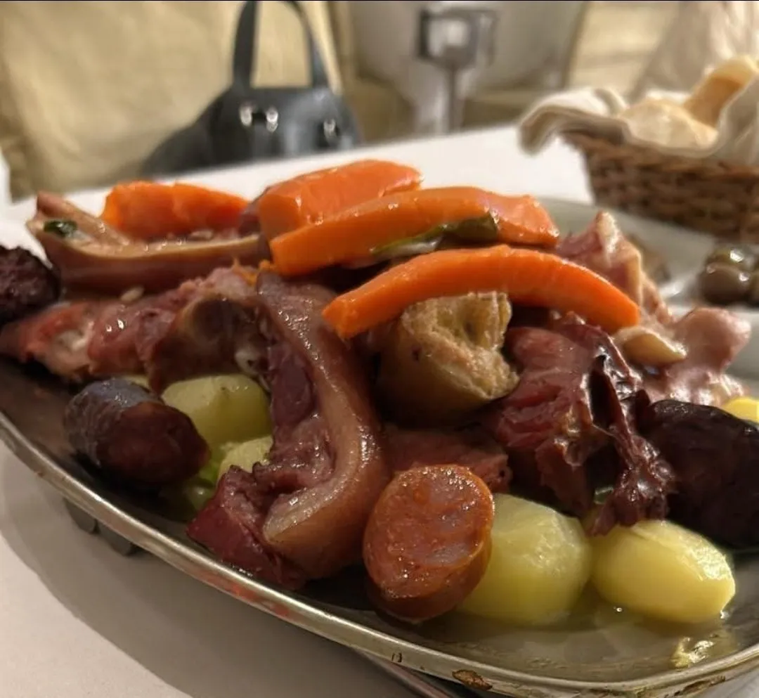 Cozido à Portuguesa com carnes e legumes